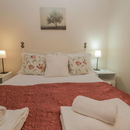 Robins Nest Apartment Whitby Bagian luar foto