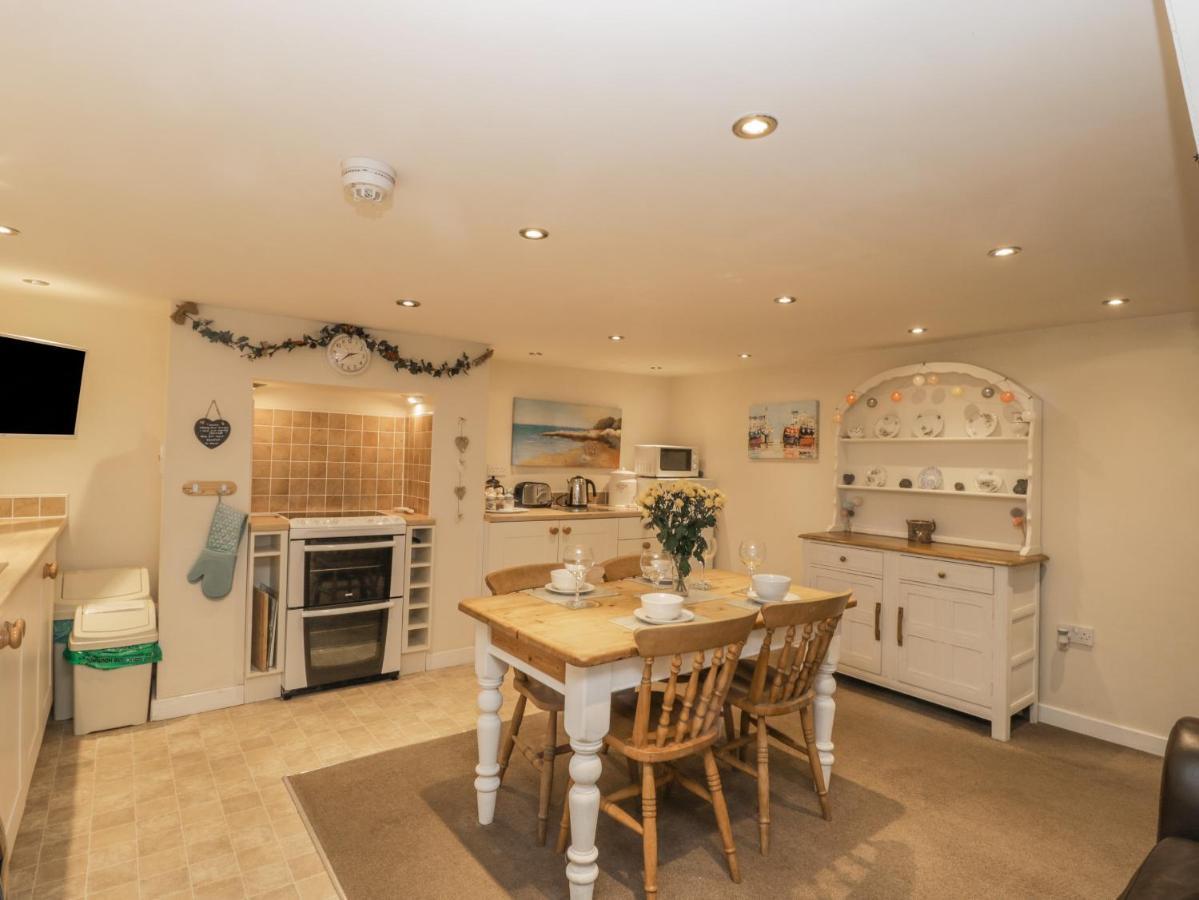 Robins Nest Apartment Whitby Bagian luar foto