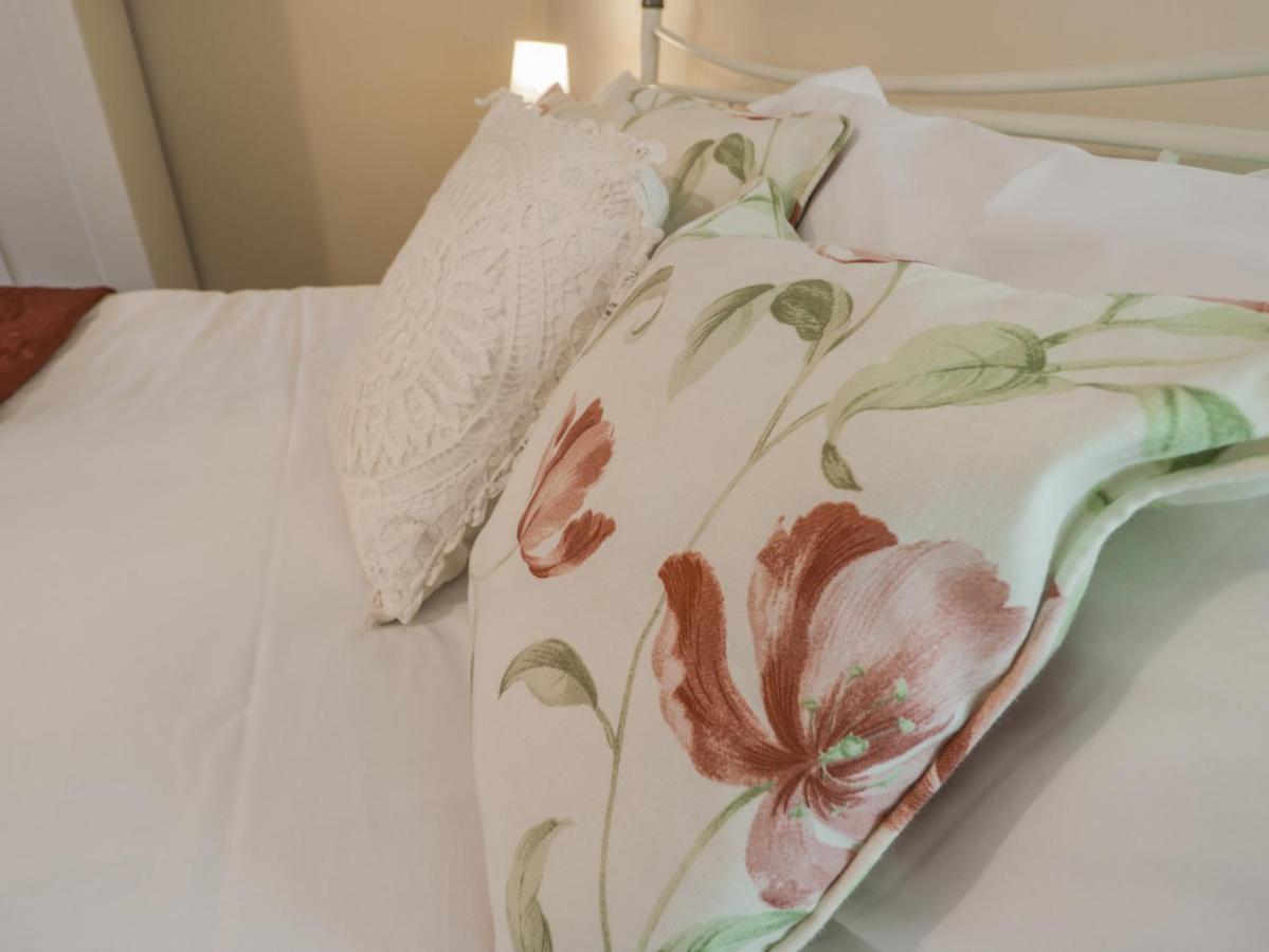 Robins Nest Apartment Whitby Bagian luar foto